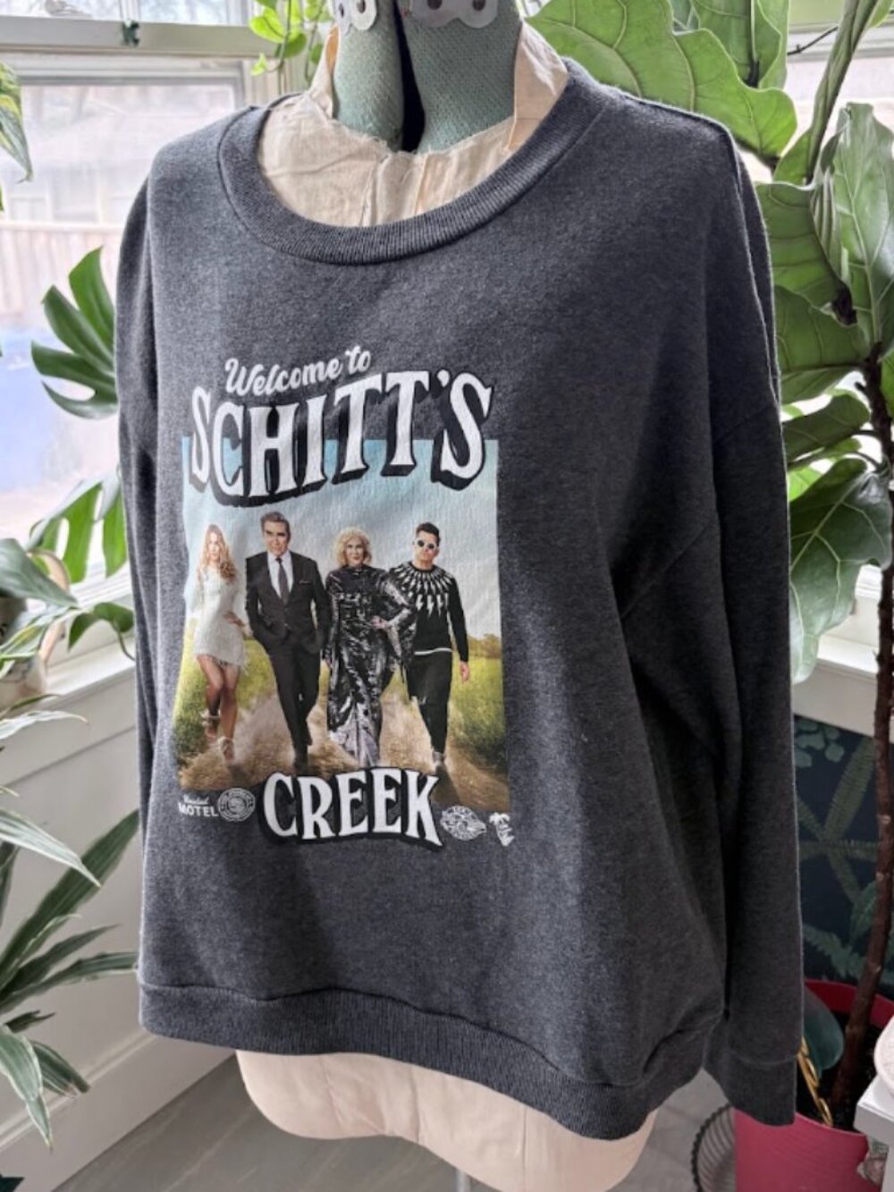 Official Schitt's Creek Rose Family Graphic Sweatshirt Charcoal XL